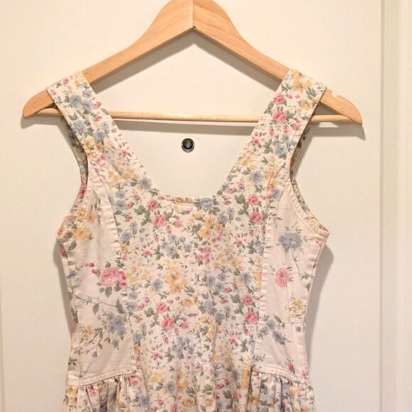 EUC Le Chateau 5 Cotton Floral Print Zip Front Romper - Picture 3 of 6